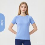 Занятия йогой на свежем воздухе, фитнес, спорт с короткими рукавами. - 图片 7